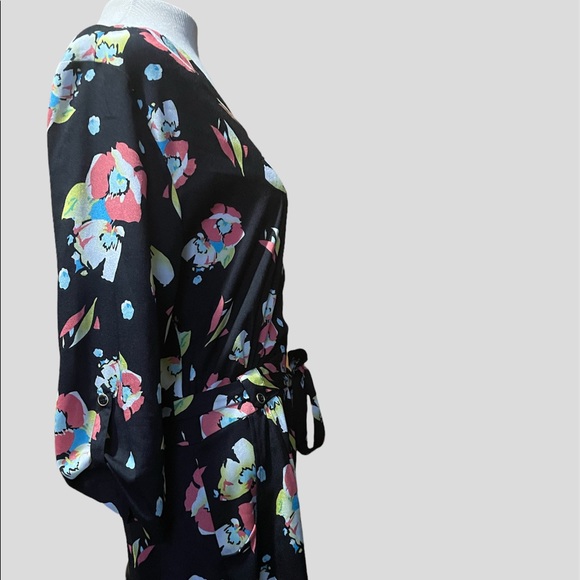 Yumi Kim romper size Large black with pink/yellow/blue flowers - Picture 7 of 8